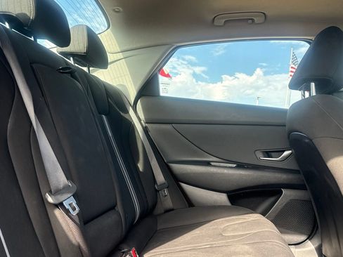 Used 2025 Hyundai Elantra SEL FWD image 30