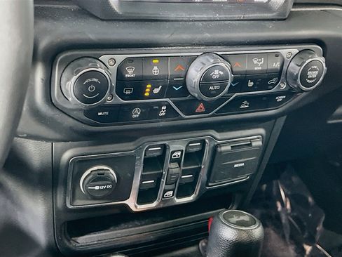 Used 2023 Jeep Wrangler Sahara w/ Cold Weather Group AWD/4WD image 16