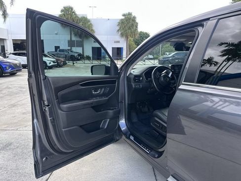 Used 2025 Honda Pilot EX-L image 22