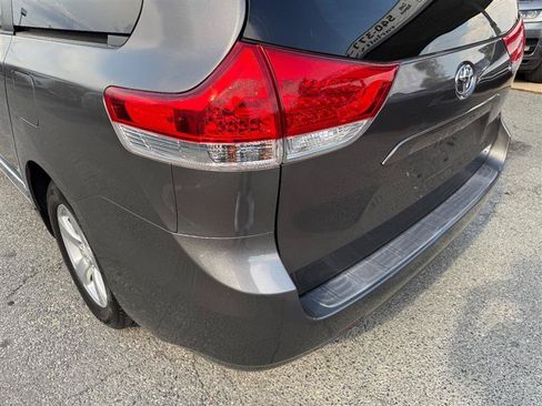 Used 2012 Toyota Sienna LE FWD image 23