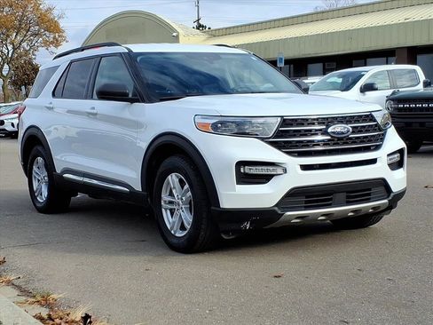 Certified 2021 Ford Explorer XLT w/ Equipment Group 202A image 7