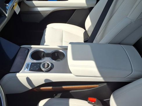 New 2026 Cadillac Vistiq Luxury image 18