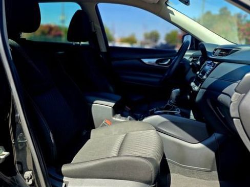Used 2020 Nissan Rogue SV image 17