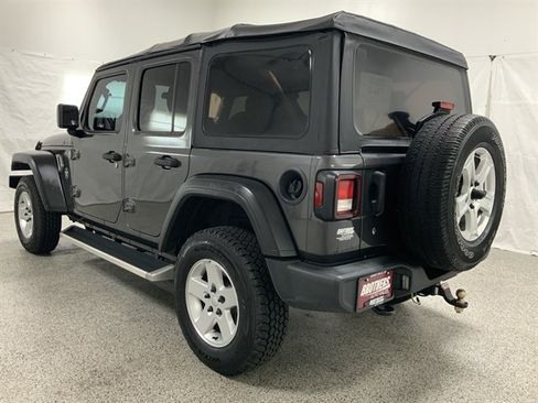 Used 2018 Jeep Wrangler Unlimited Sport AWD/4WD image 9