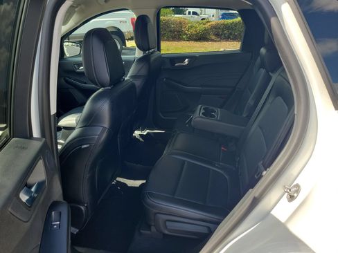 Used 2022 Ford Escape SEL w/ Technology Package FWD image 11