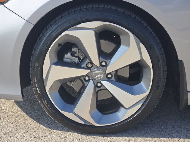 Used 2018 Honda Accord Touring image 13