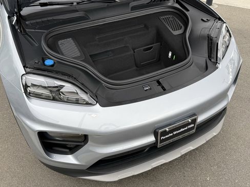 Used 2025 Porsche Macan 4S Electric image 32