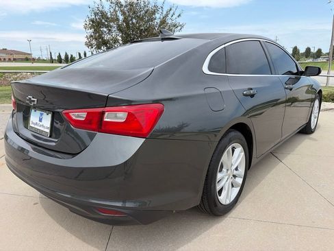 Used 2017 Chevrolet Malibu LT FWD image 19