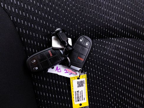 Used 2017 Dodge Journey SE FWD image 18