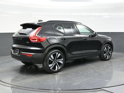 Used 2024 Volvo XC40 B5 Plus w/ Protection Package Premier AWD/4WD image 7