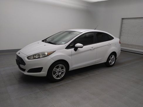 Used 2017 Ford Fiesta SE image 2
