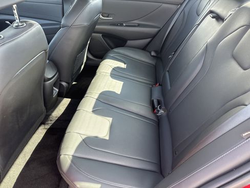 Certified 2025 Hyundai Elantra Limited FWD image 6