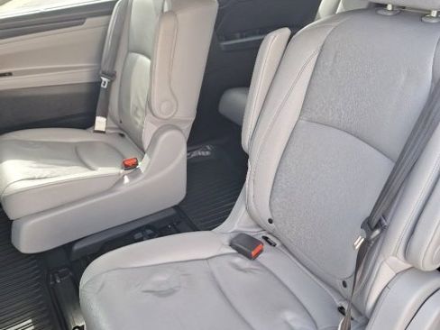 Used 2018 Honda Odyssey EX-L image 18