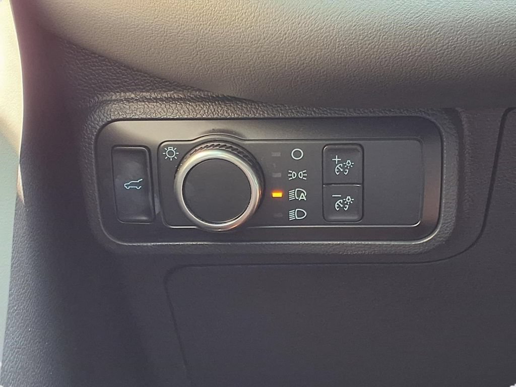 Used 2025 Ford Explorer Active RWD image 18