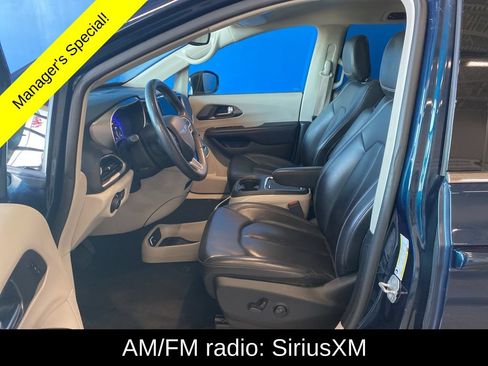 Used 2023 Chrysler Pacifica Touring-L FWD image 10
