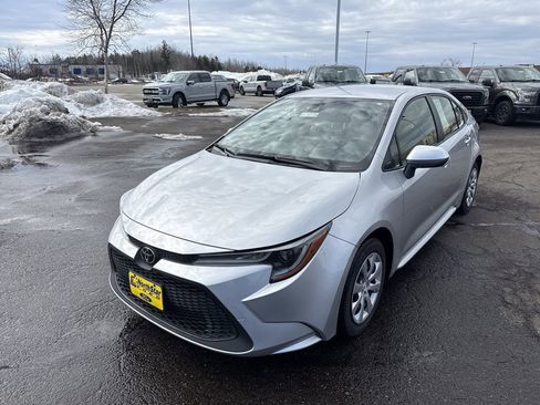 Used 2022 Toyota Corolla LE image 2