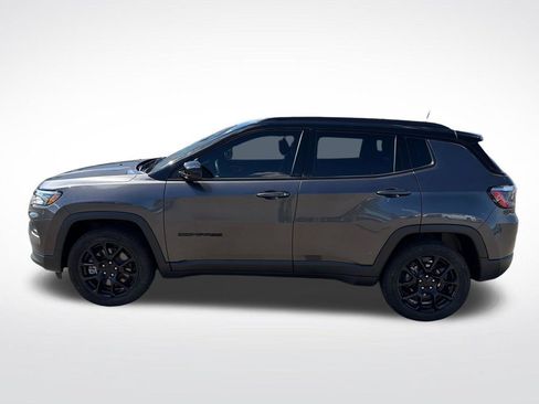Used 2023 Jeep Compass Latitude AWD/4WD image 2