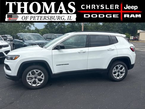 Used 2025 Jeep Compass Latitude w/ Convenience Group AWD/4WD image 4