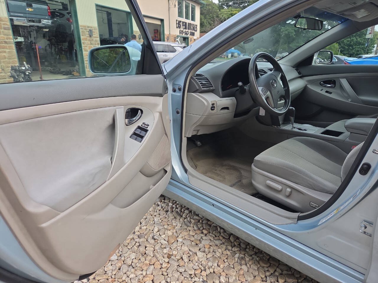 Used 2009 Toyota Camry LE FWD image 12