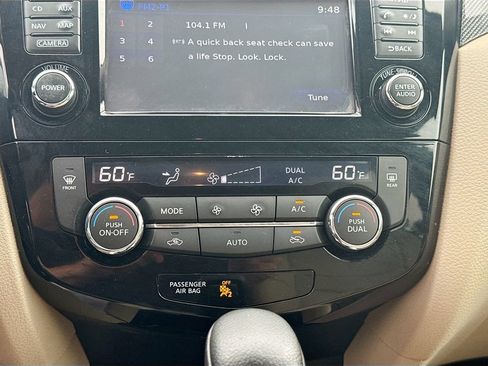Used 2016 Nissan Rogue SL AWD/4WD image 16