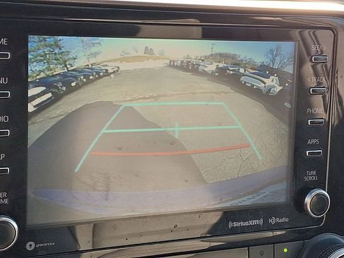 Used 2020 Toyota Highlander XLE image 7