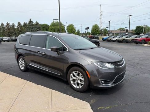 Used 2019 Chrysler Pacifica Touring-L Plus FWD image 1