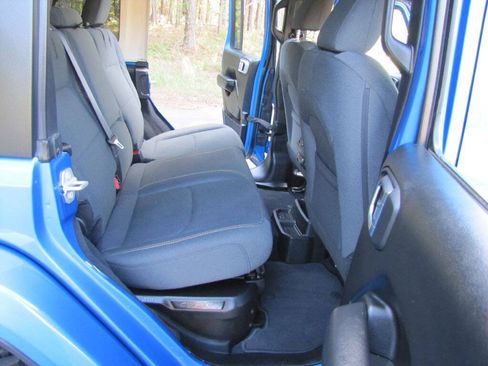 Used 2024 Jeep Wrangler Unlimited AWD/4WD image 19