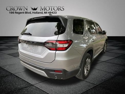 Used 2025 Honda Pilot EX-L image 10