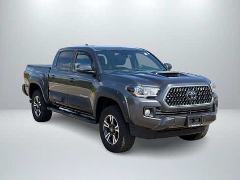 Used 2019 Toyota Tacoma TRD Sport AWD/4WD image 7
