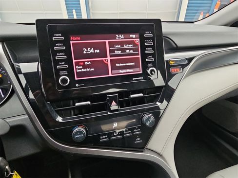 Used 2021 Toyota Camry SE image 19