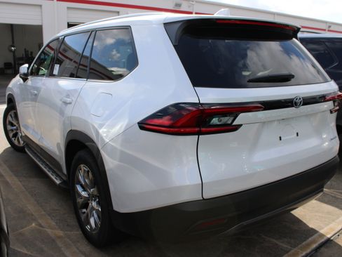 Used 2025 Toyota Grand Highlander FWD image 8