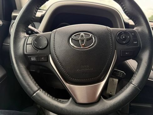Used 2017 Toyota RAV4 XLE w/ Carpet Mat Package AWD/4WD image 11