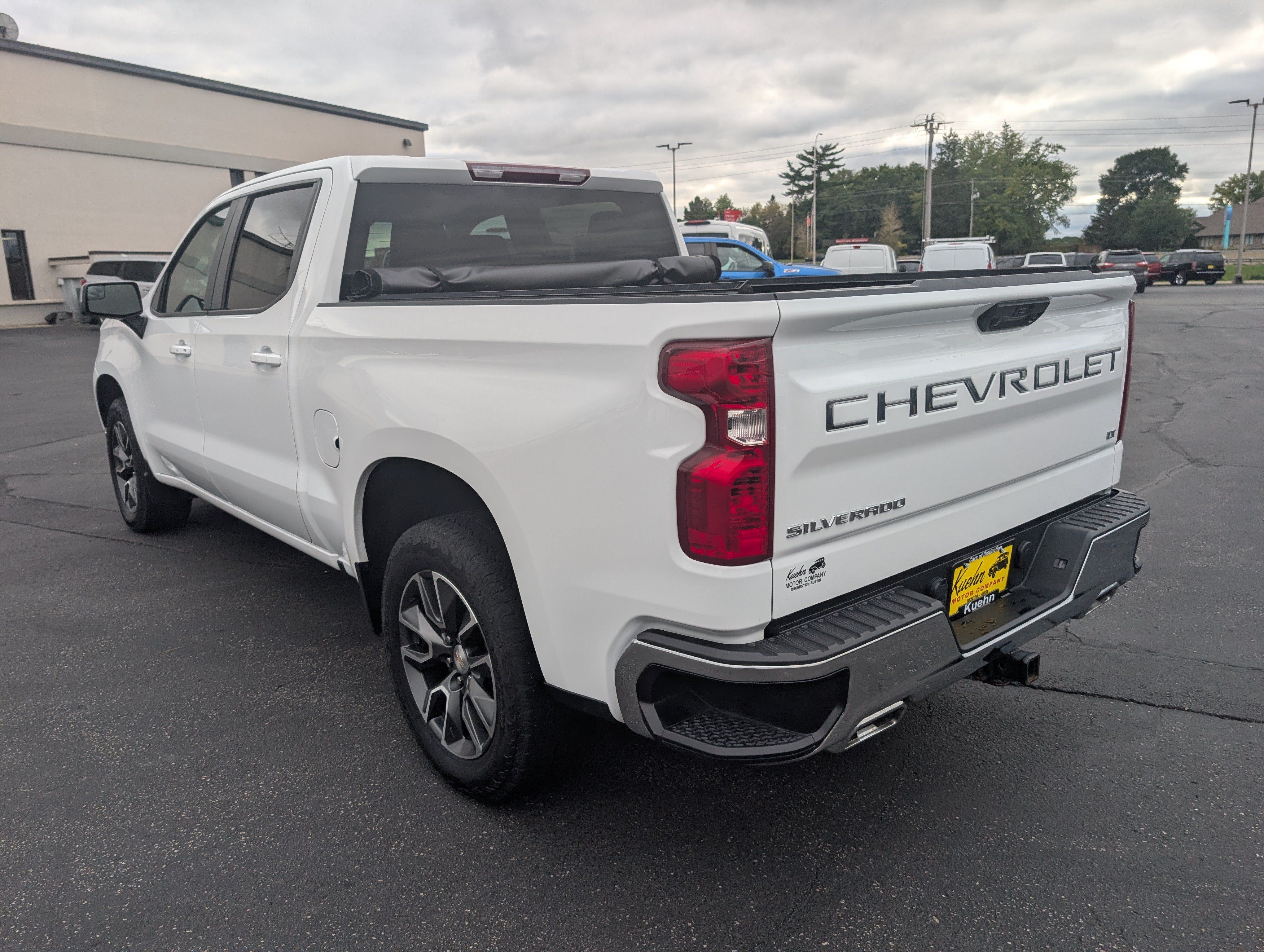 Used 2022 Chevrolet Silverado 1500 LT AWD/4WD image 6