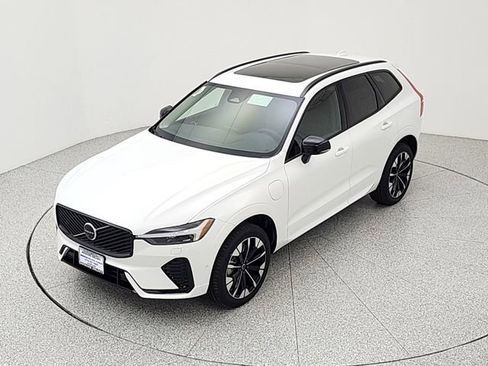 New 2026 Volvo XC60 T8 Plus w/ Climate Package AWD/4WD image 13