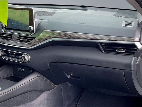 Used 2019 Nissan Altima 2.5 SL FWD image 18