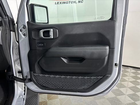 Used 2022 Jeep Wrangler Unlimited Sahara AWD/4WD image 25