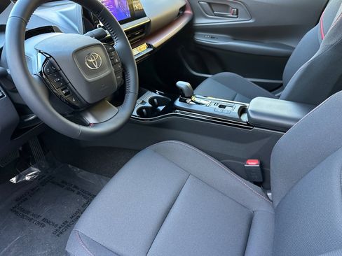 New 2026 Toyota Prius SE image 10