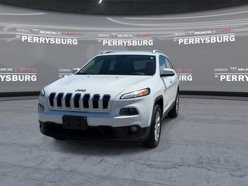 Used 2017 Jeep Cherokee Latitude w/ Cold Weather Group AWD/4WD image 3