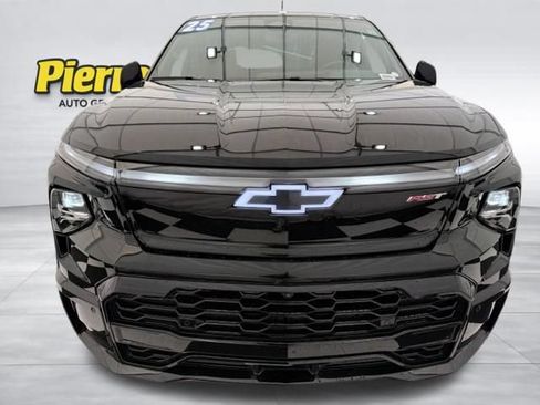 Used 2025 Chevrolet Silverado EV RST AWD/4WD image 9