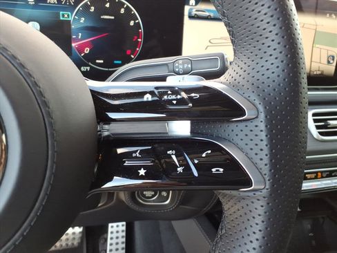 Used 2025 Mercedes-Benz GLS 580 GLS 580 4MATIC image 15