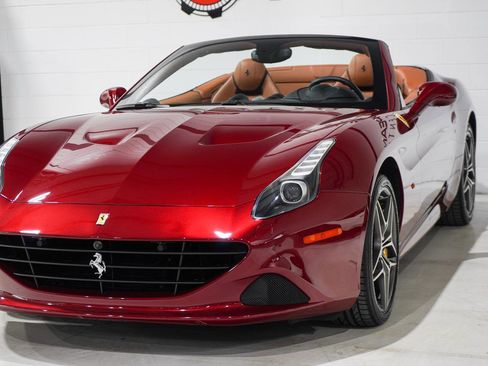 Used 2015 Ferrari California T image 31
