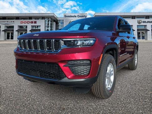 New 2025 Jeep Grand Cherokee Laredo w/ Luxury Tech Group I RWD image 4