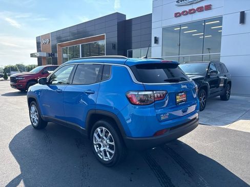 Used 2024 Jeep Compass Latitude w/ Sun and Sound Group AWD/4WD image 3