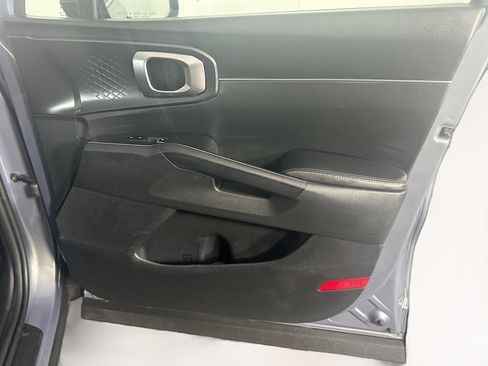Used 2024 Kia Sorento S image 34