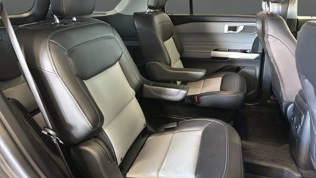 Used 2022 Ford Explorer XLT w/ Equipment Group 202A AWD/4WD image 25