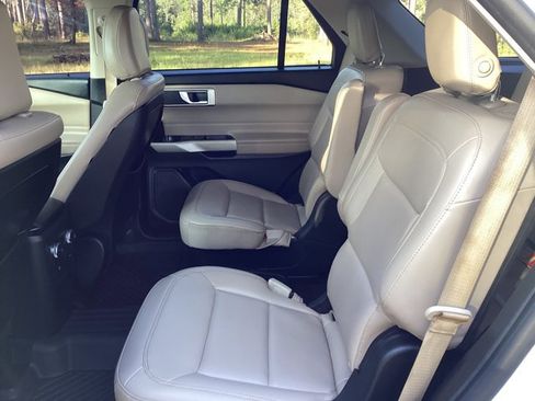 Used 2020 Ford Explorer XLT w/ Equipment Group 202A image 18