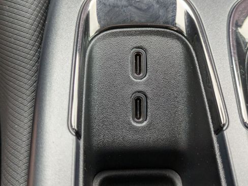 Used 2024 Chevrolet Equinox EV RS FWD image 26