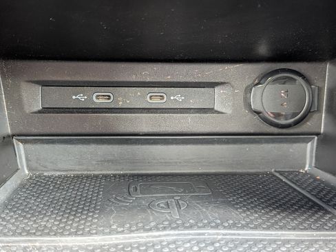 Certified 2023 Volkswagen Tiguan SE R-Line FWD image 23