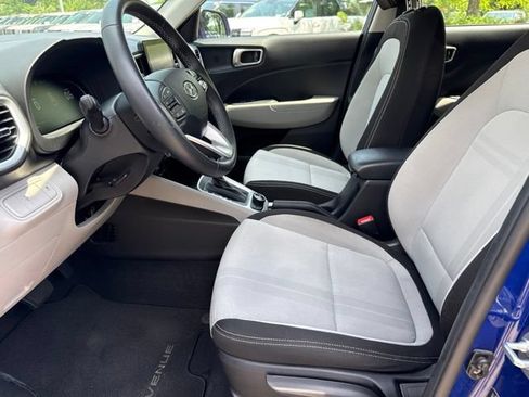 Used 2024 Hyundai Venue SEL FWD image 22