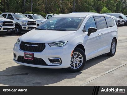 New 2025 Chrysler Pacifica Select